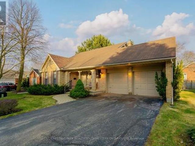 9 306 Roxton Drive, Waterloo, ON, N2T 1R6 condo for sale | Listing ID X12952 | Royal LePage