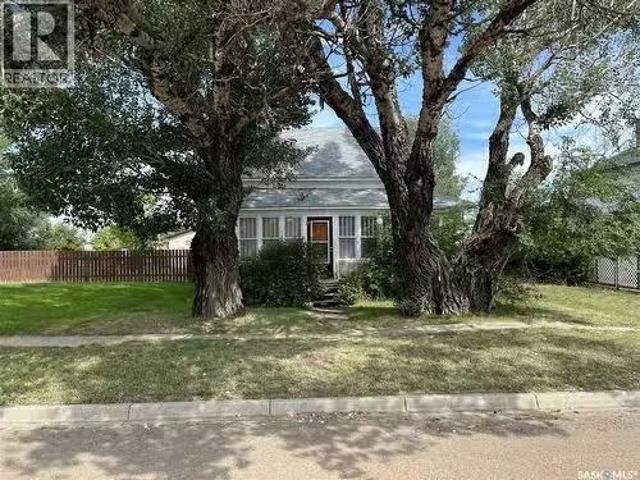 9 3Rd Street E, Willow Bunch, SK, S0H 4K0 house for sale Li.