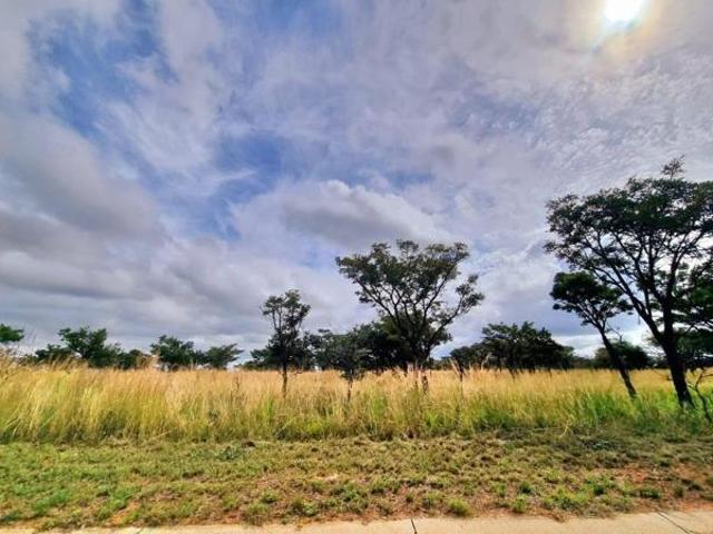 9 986 m² Land available in Euphoria Golf Estate