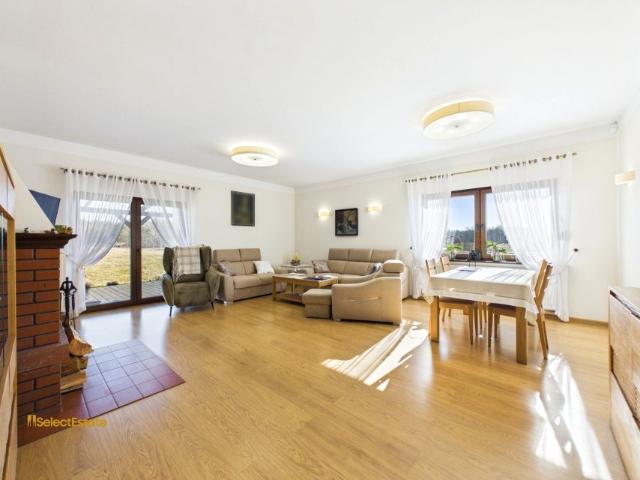 9A 281 m², Płocie