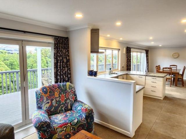 9A Larsen Place, Merrilands, New Plymouth