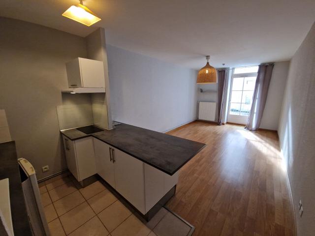 9JG109 STUDIO 30.81 m2 + 1 place de parking ext