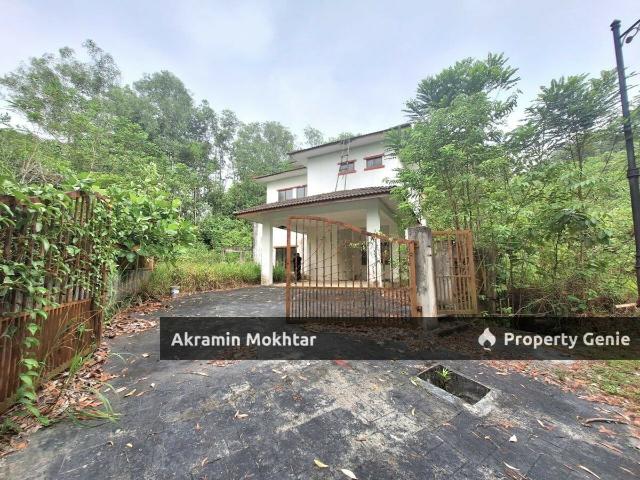 9R 9B, Gated & Guarded | An Abandon Bungalow Equine Park, Taman Equine Seri Kembangan, Selangor
