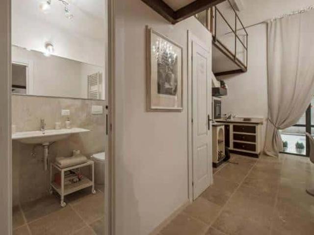 001 Poliziano Shabby Loft in Colosseum