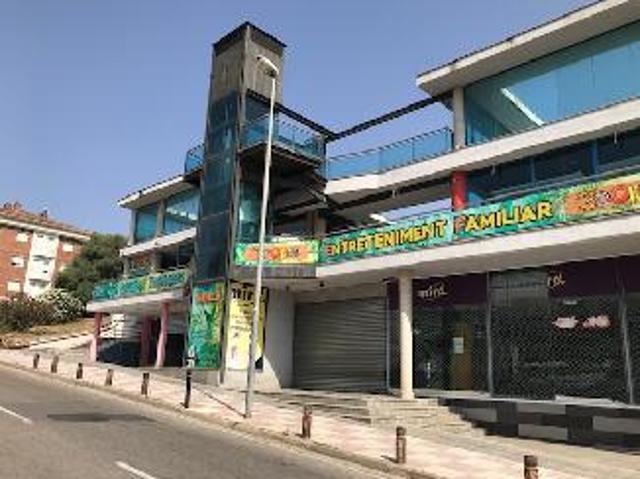 Local en Av de la Vila de Blanes