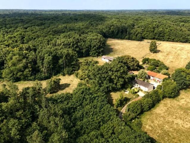 01160 LA TRANCLIÈRE Propriété de 8 Ha 1 ferme d'habitati