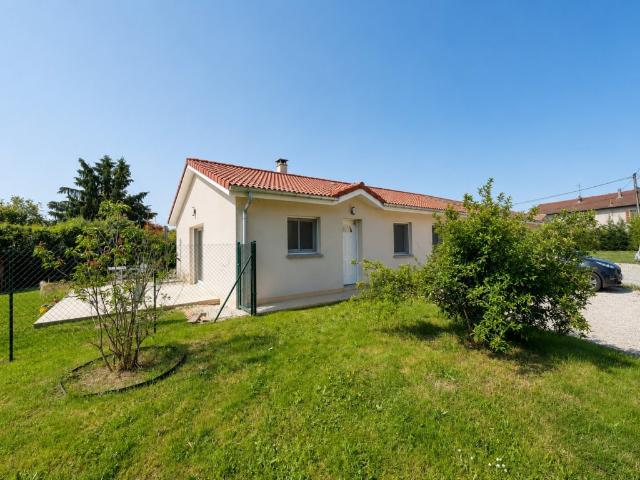 0116 PRIAY Villa de plain pied 2019, 3 chambres et garage sur terrain clos de 630 m2