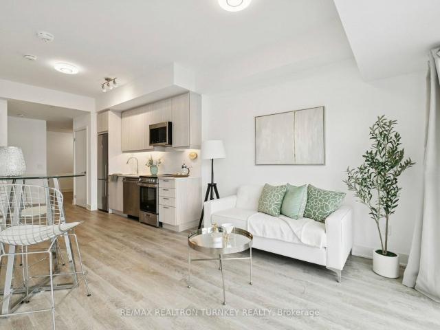 018 185 Deerfield Road, Newmarket | For Sale @ $598,999 | Condos. Ca
