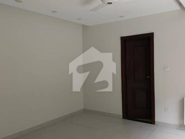 01 bedroom luxury unfurnished apartment available for rent at gulberg green islamabad
