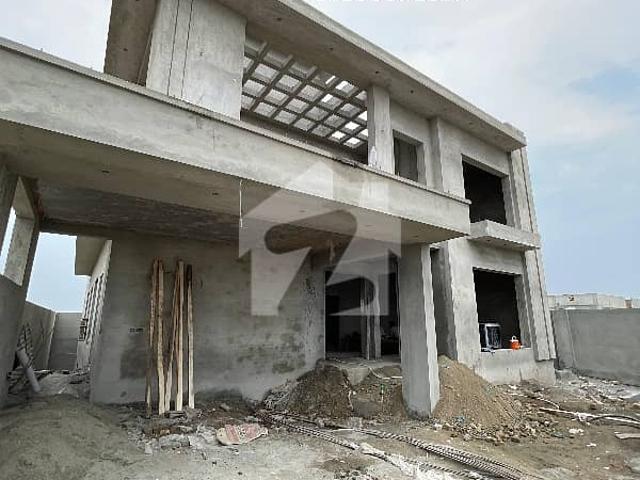 01 Kanal Grey Structure House For Sale