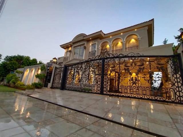 01 kanal outstanding house for sale very cheapest price in phase 6. Lahore DHA Defence ID 80885
