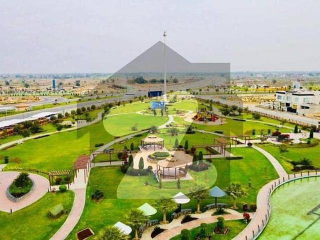 01 Kanal Super Hot Location Plot Available For Sale
