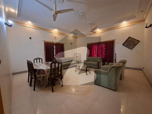 Independent house main road facing best for commercial activities call only federal b area block 4