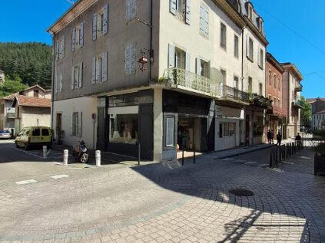 07.VALS LES BAINS A VENDRE IMMEUBLE 4 APPARTEMENTS + 1 COMMERCE