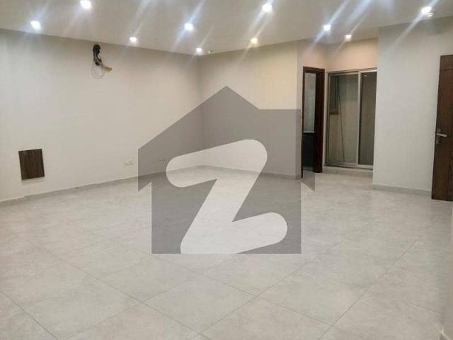 04 marla commercial floor with lift available