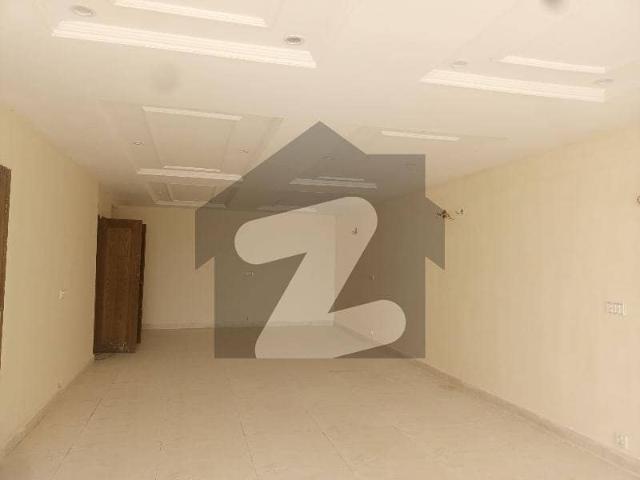 04 marla commercial floor with lift available