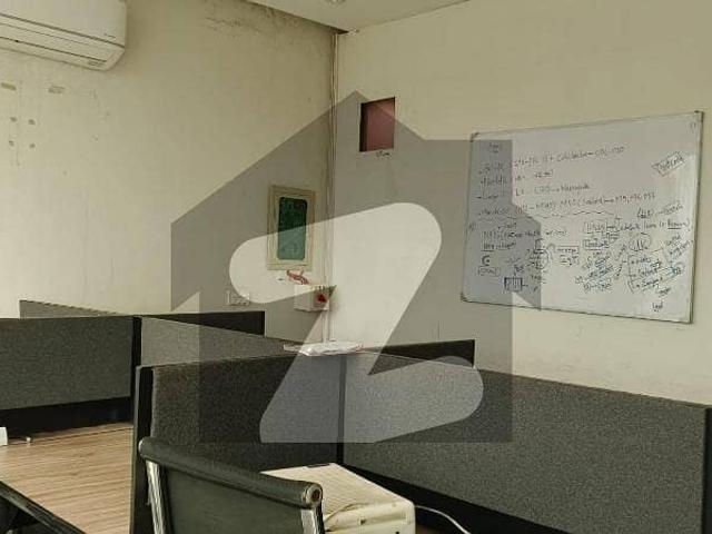 04 marla commercial floor with lift available