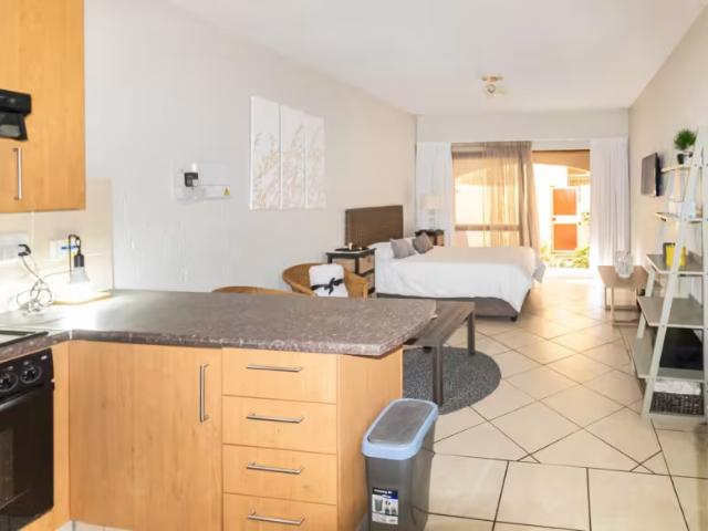 05 Bedroom Apartment Lonehill Lonehill 600000 DS103177748