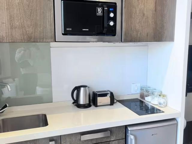 05 Bedroom Apartment Sandown Sandown 16000 DS103182569