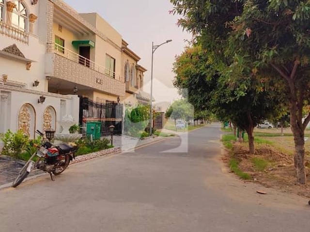 05 Marla 25 45 Corner Plot Available Builder Location LDA Approved B Block