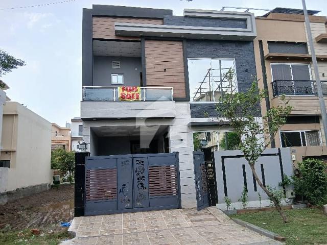 05 Marla Brand New House For Sale On 40'Feet Wide Road