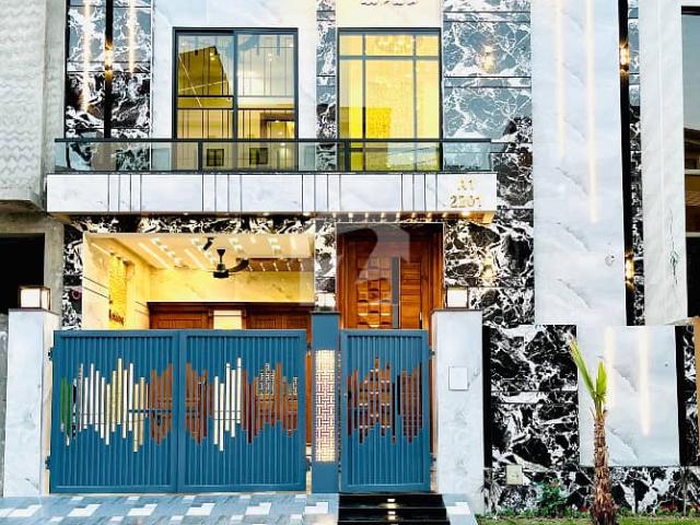05 Marla designer house for sale in Central Park Lahore prime location best investment opportunity