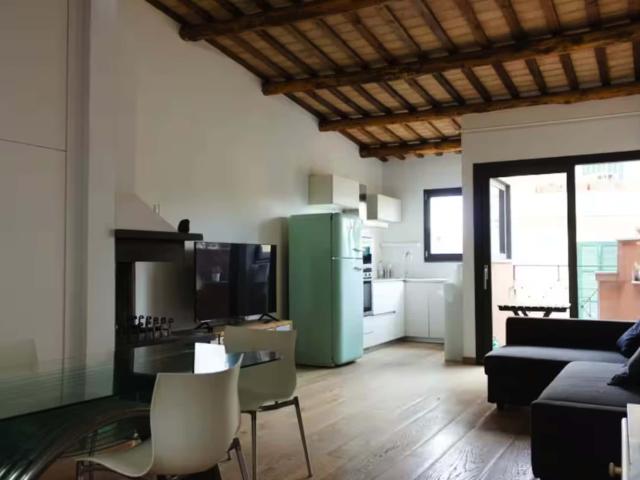 068 Vicolo del Cinque Stylish Penthouse with terrace in Trastevere