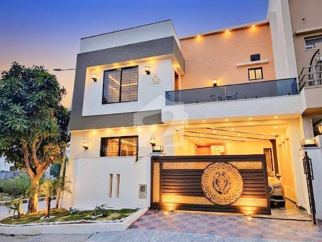 06 Marla Brand New Luxury Corner House For Sale
