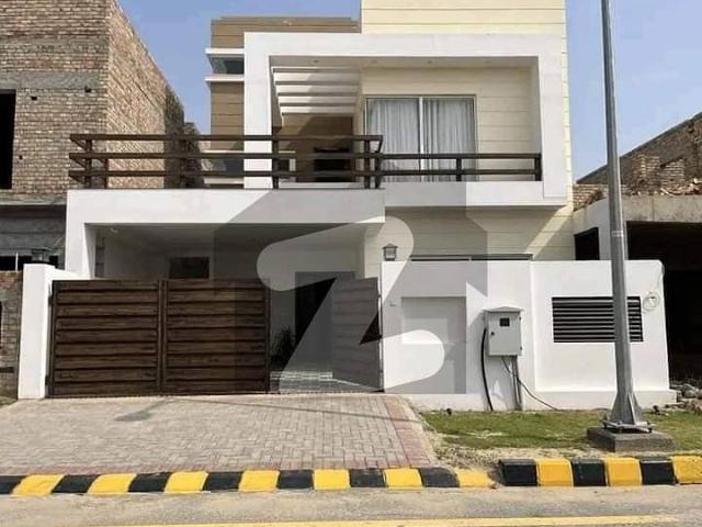 06 Marla Brand New Ready to Move Possession House At 80ft Road For Sale