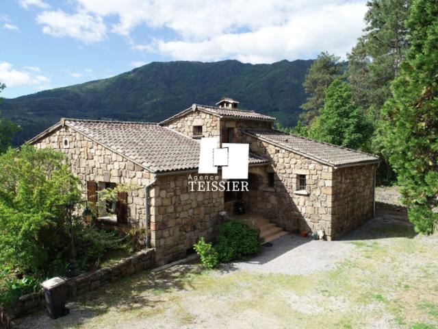 07140 Les Vans: Maison en pierre indépendante avec vue