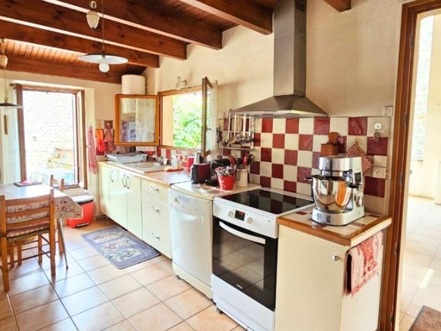 07660 LESPERON MAISON DE VILLAGE DE 5 PIECES CALME GARAGE