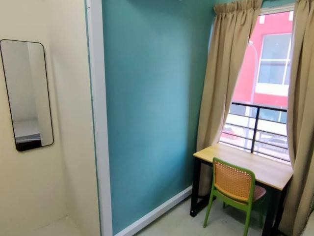 0 Depo Offer ❗ Single Room + Window for Rent at Kota Kemuning