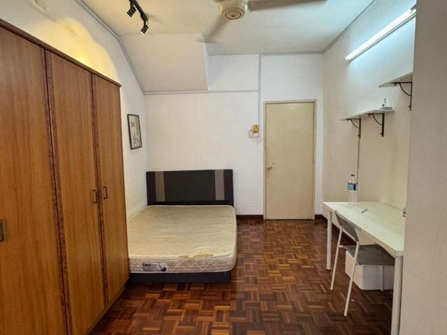✅0 Deposit Available✨Big Medium Room for Rent Near 1 Utama Shopping Mall | 5 Minute Drive