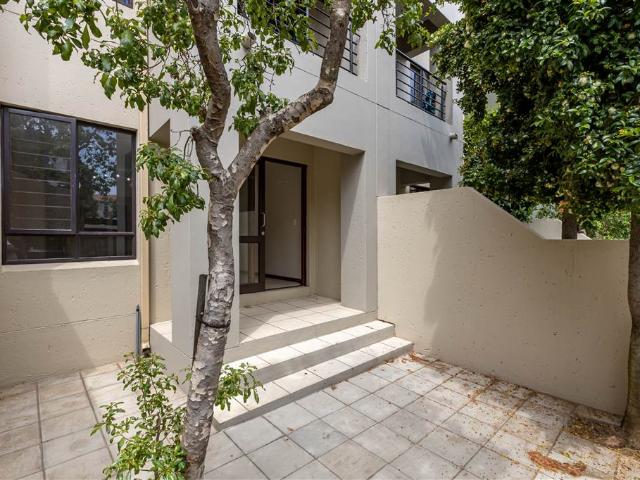 0.5 Bedroom Townhouse in Lonehill
