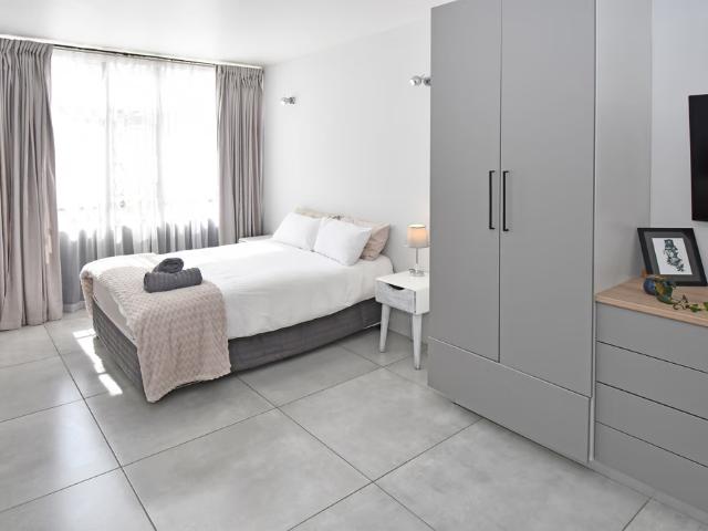 0.5 Bedroom Apartment For Sale in Illovo