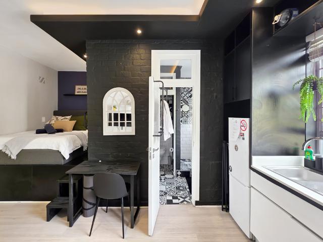0.5 Bedroom Apartment For Sale in Sea Point