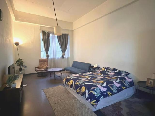 0.5 Bedroom Apartment To Let in Maboneng