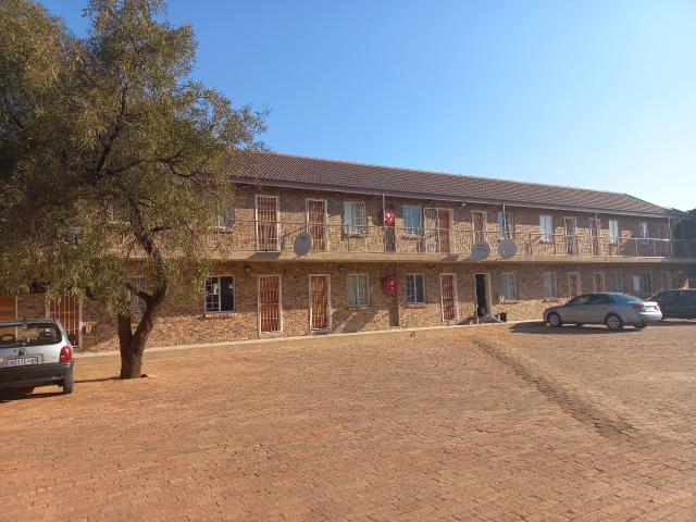 0.5 Bedroom Apartment To Let in Mayville