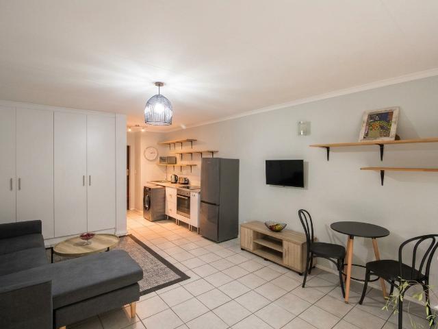0.5 Bedroom Apartment To Let in Melville