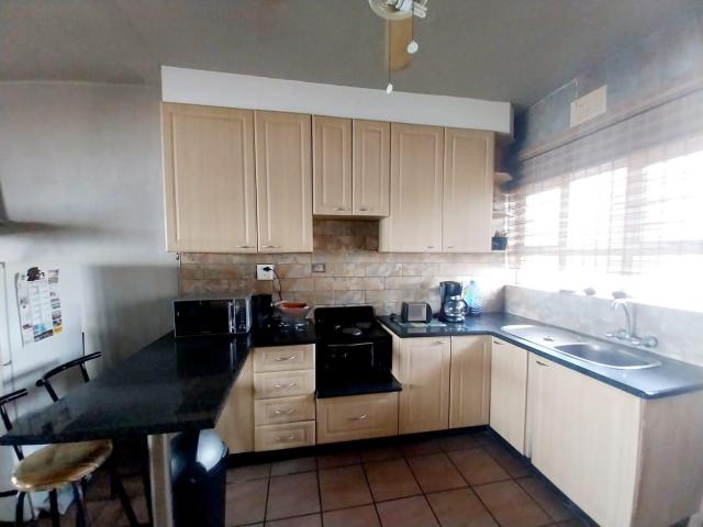 0.5 Bedroom Apartment To Let in Amanzimtoti