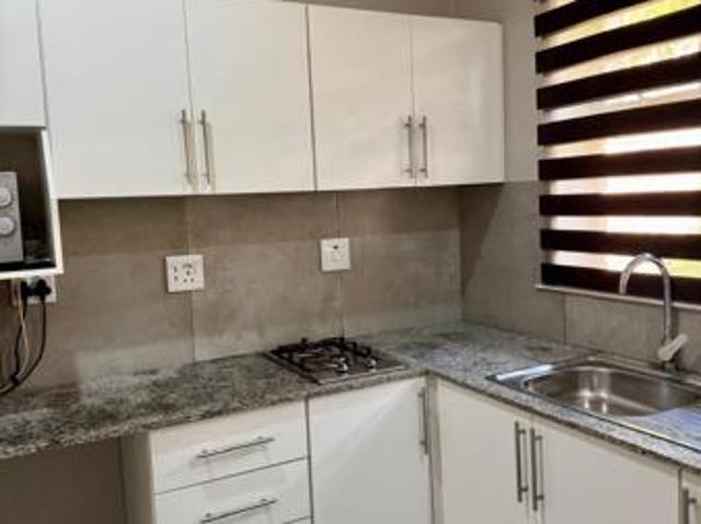 0.5 Bedroom Flat in Meer En See