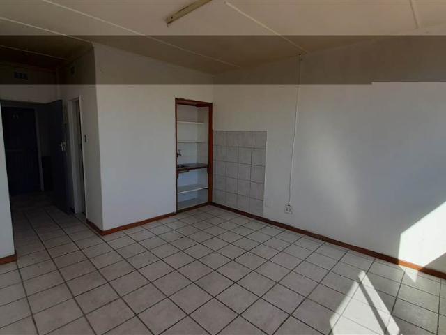 0.5 Bedroom Flat in Oudtshoorn Central