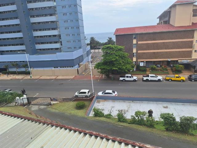 0.5 Bedroom Flat in Amanzimtoti