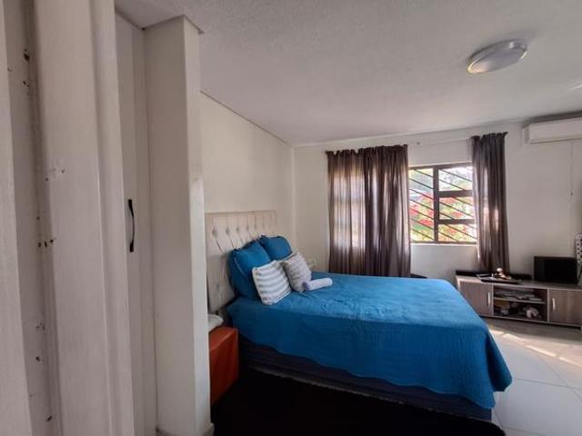 0.5 Bedroom Flat in Birdswood