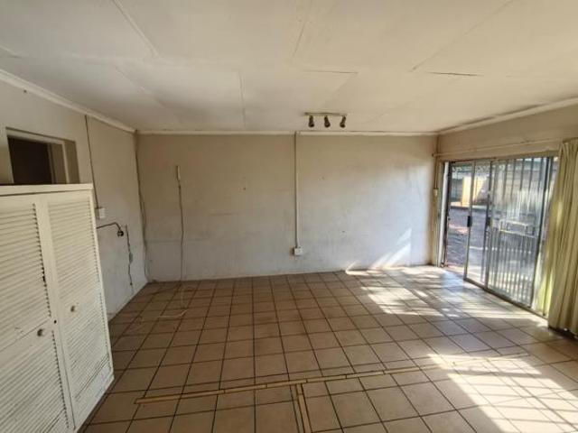 0.5 Bedroom Flat in Bredell AH