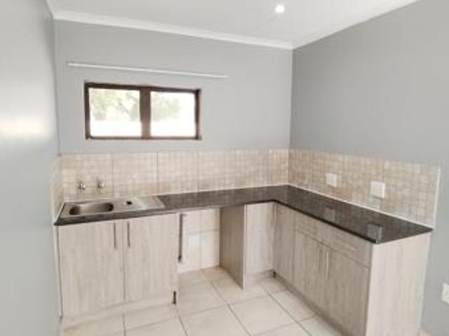 0.5 Bedroom Flat in Doornpoort