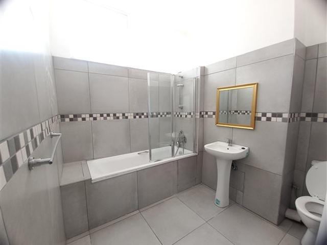 0.5 Bedroom Flat in Esplanade