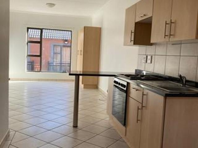 0.5 Bedroom Flat in Langenhoven Park