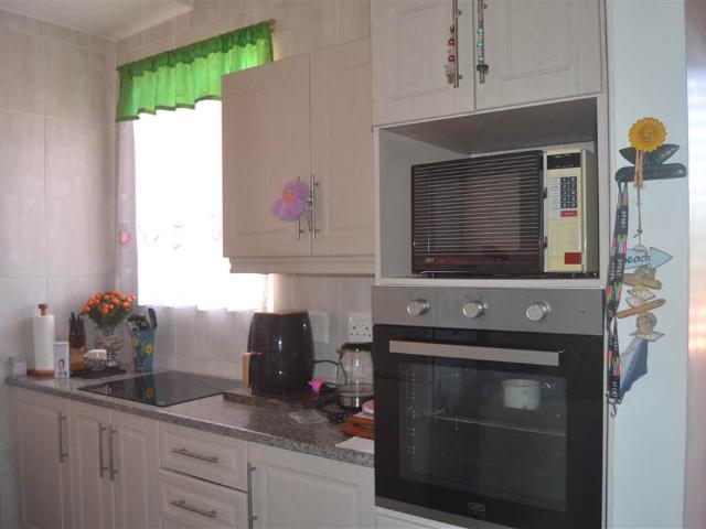 0.5 Bedroom Flat in Scottburgh Central