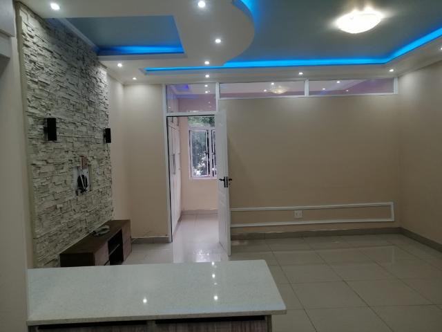 0.5 Bedroom Flat To Let in Essenwood
